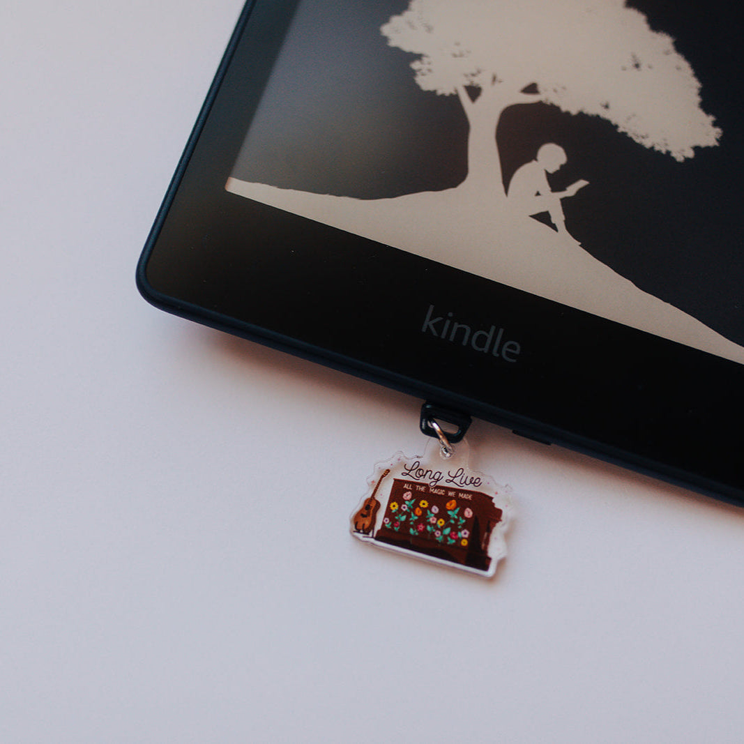 Acrylic Kindle Dust Plug Charm USB-C, Surprise Piano