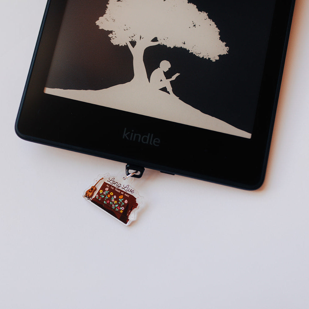 Acrylic Kindle Dust Plug Charm USB-C, Surprise Piano