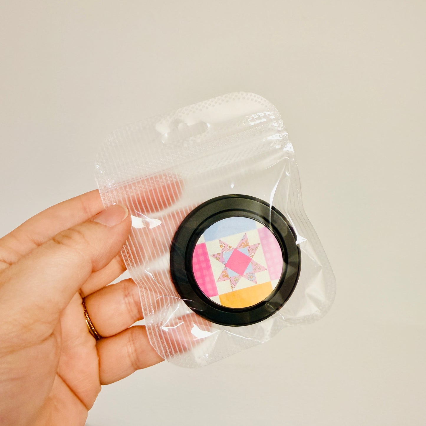 Magnetic Phone Grip, Bright Pink Quilt Pattern
